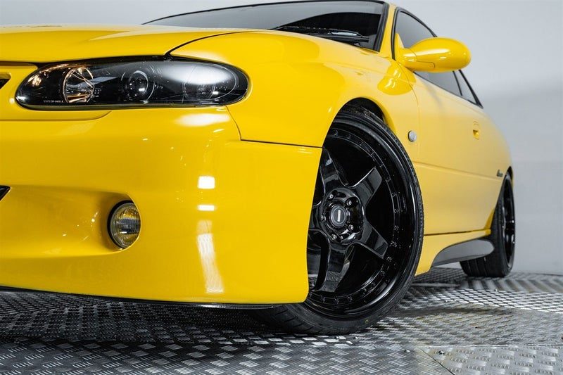 2005 Holden Monaro CV8-Z Manual, photo 2